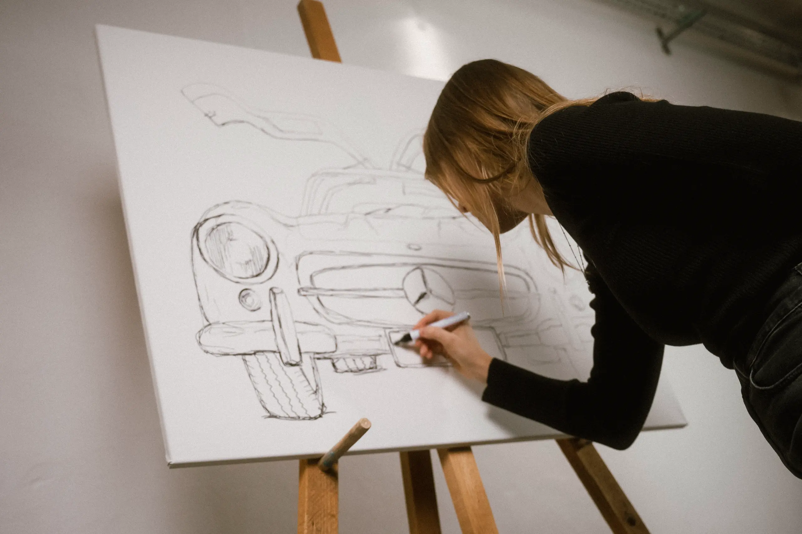 Marina-Kosinski_Künstlerin_Design_Münster_Zeichnen_Mercedes_seitlich